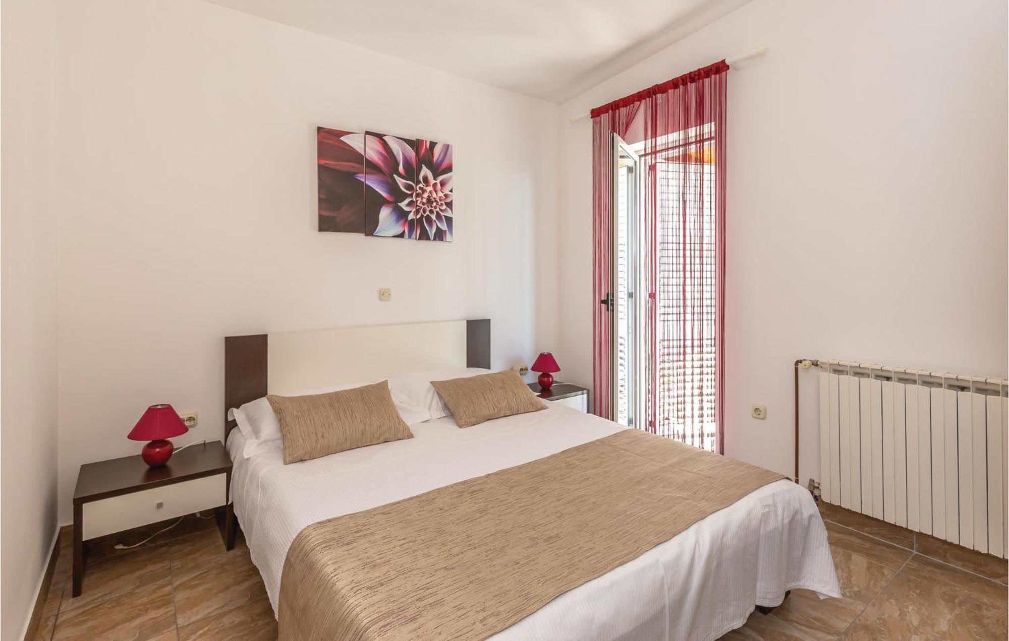 2 Bedroom Cozy Apartment In Makarska Eksteriør billede