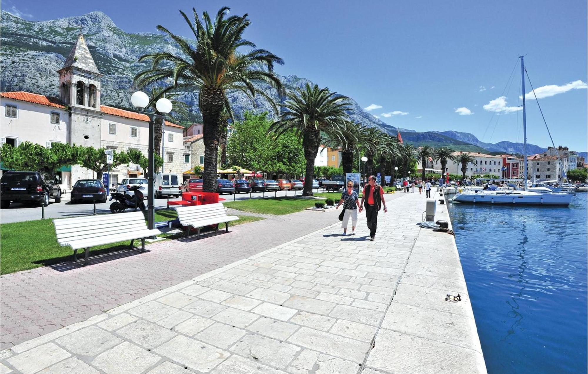 2 Bedroom Cozy Apartment In Makarska Eksteriør billede