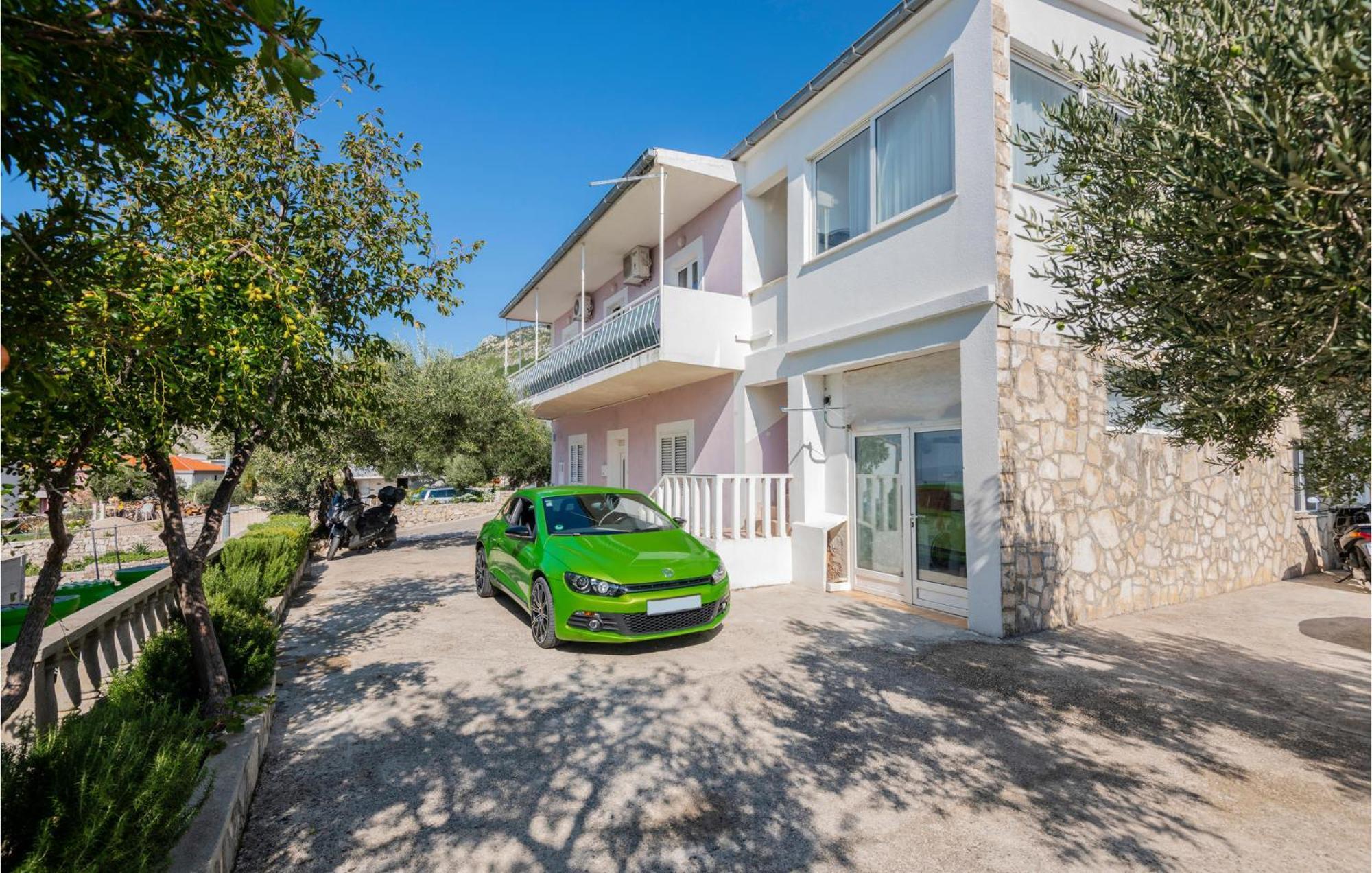 2 Bedroom Cozy Apartment In Makarska Eksteriør billede