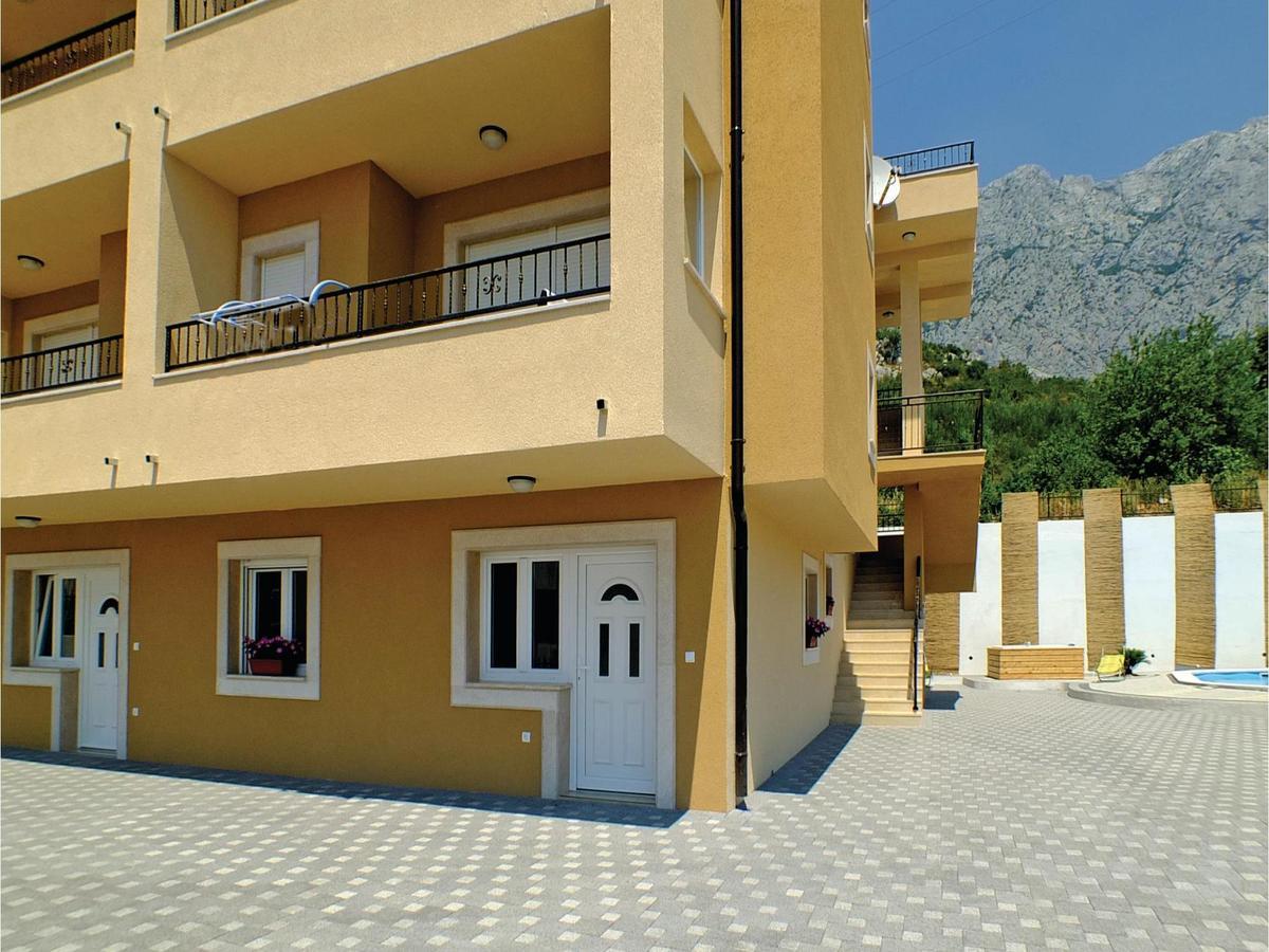2 Bedroom Cozy Apartment In Makarska Eksteriør billede