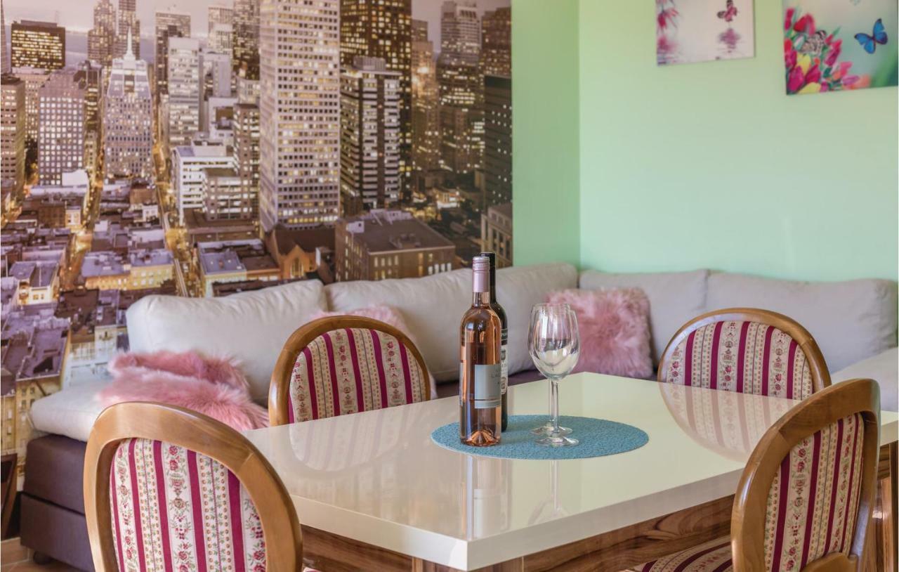 2 Bedroom Cozy Apartment In Makarska Eksteriør billede
