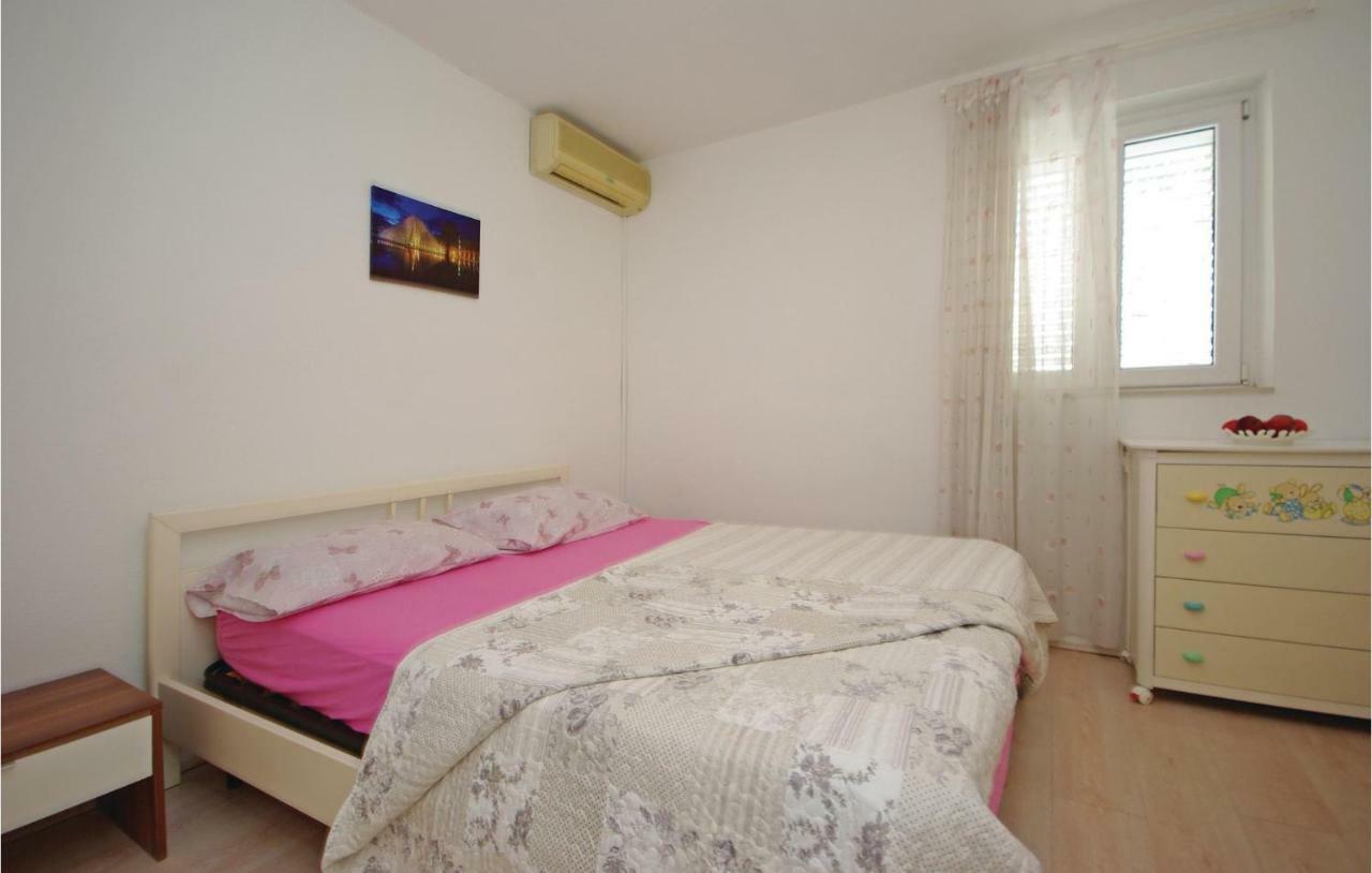 2 Bedroom Cozy Apartment In Makarska Eksteriør billede