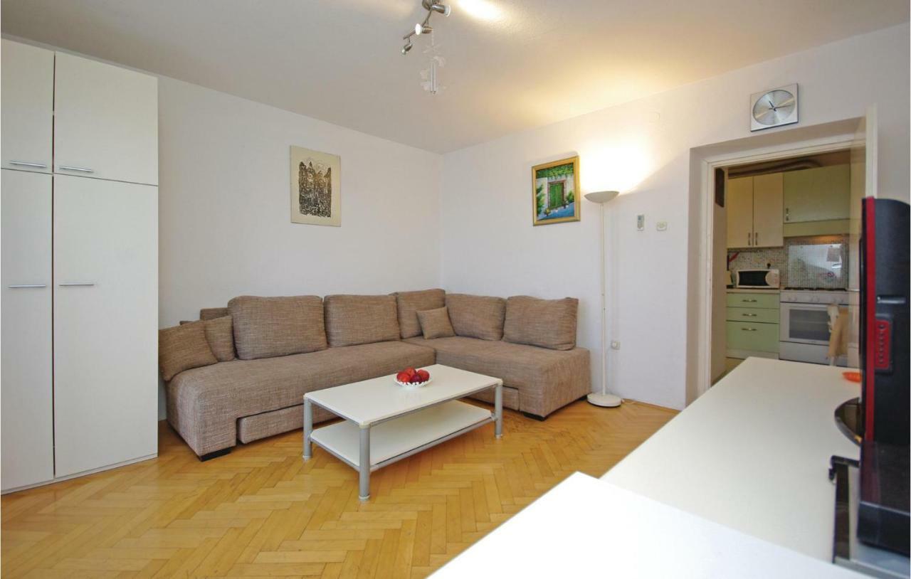 2 Bedroom Cozy Apartment In Makarska Eksteriør billede
