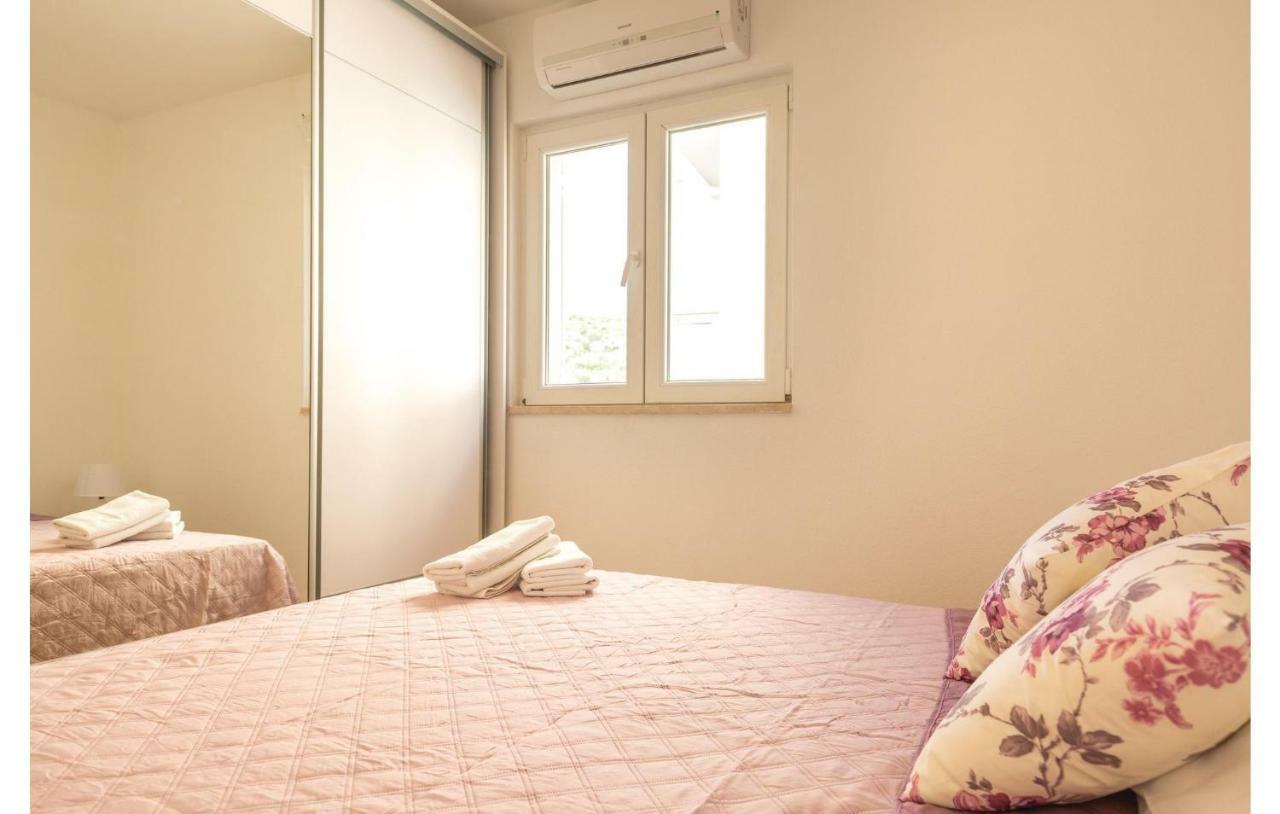2 Bedroom Cozy Apartment In Makarska Eksteriør billede